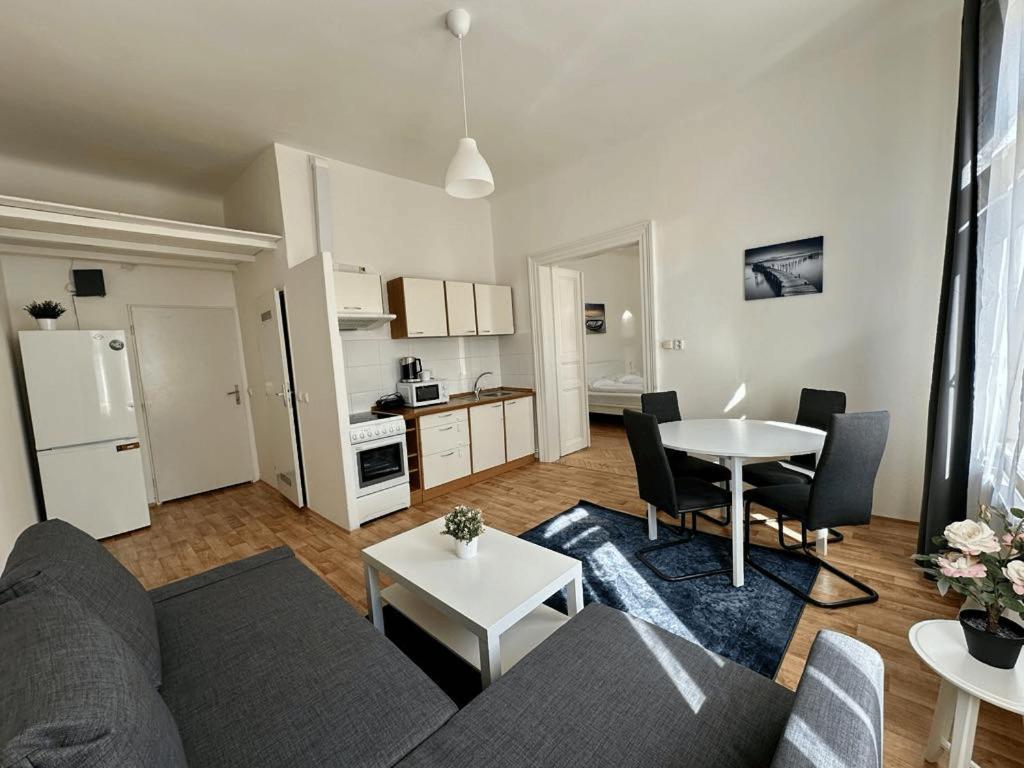 Welcome Hostel & Apartments Praguecentre ภายนอก รูปภาพ